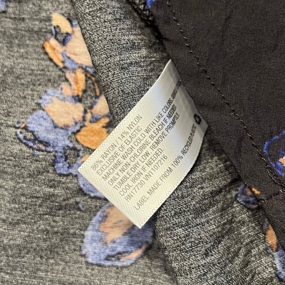 Ava & Viv Women's Top Size 1X Black Peplum Floral Print Long Sleeve Plus - Picture 9 of 9